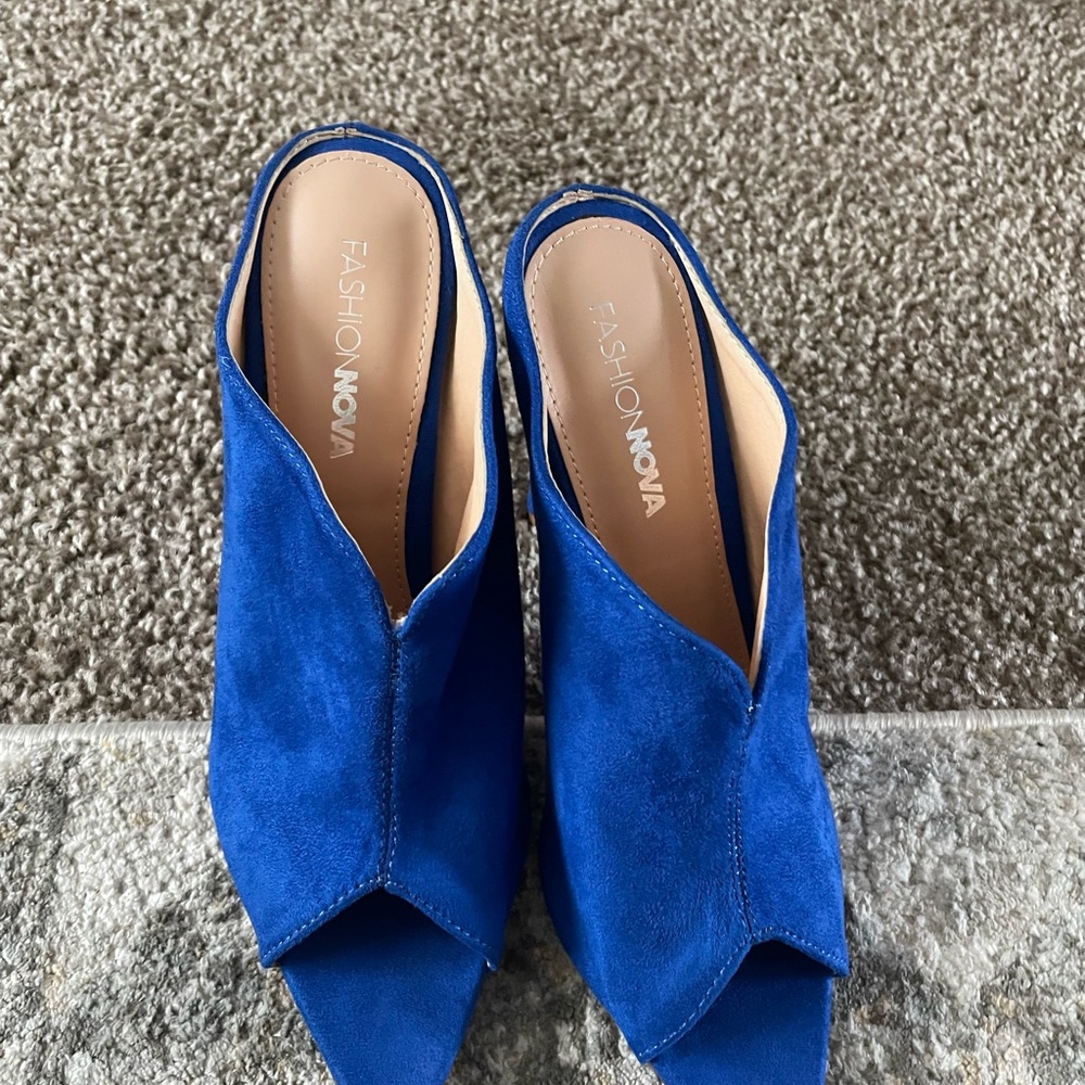 Fashion Nova size 9M